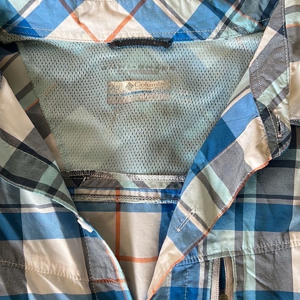 Men’s Columbia short sleeve button down - Picture 2 of 4